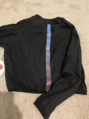 💪🏼 NWT Pure Barre x Tavi windbreaker jacket!